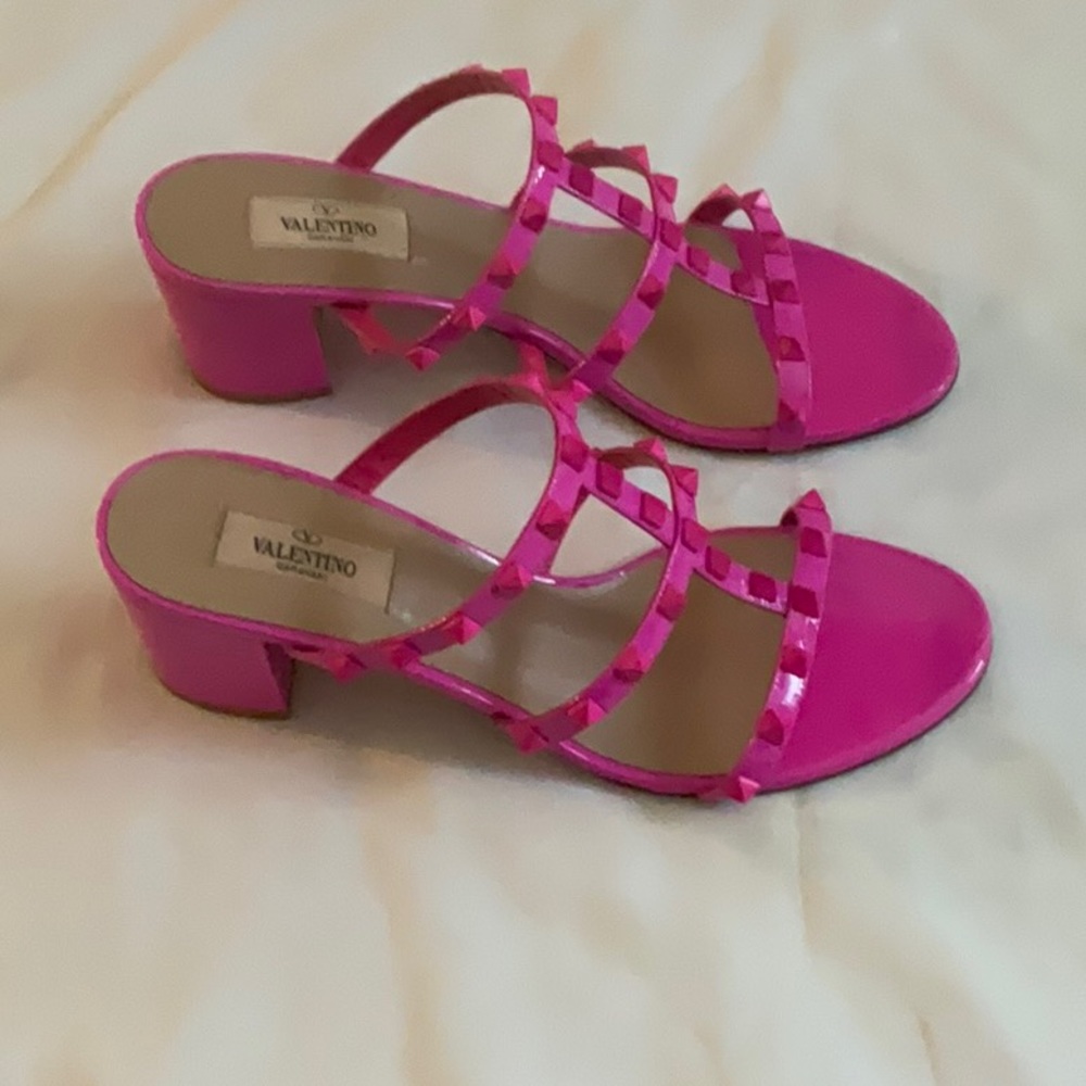 Valentino Garavani Pink Rockstud Triple-Strap Flat Sandals - Picture 3 of 5